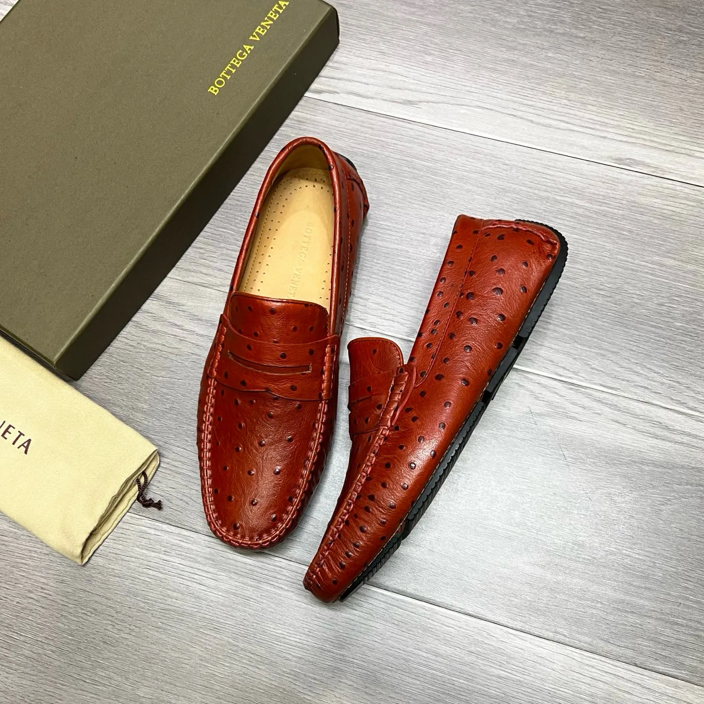 Factory price 458 new model BV〰️Handmade classic men's beanie shoes👉👉driving shoes, slip-on shoes, made of Italian imported cowhide, 💕water-dyed cowhide lining, 🔊original outsole, waterproof platform design, comfortable for the feet. A good choice for traveling and driving, two colors available, code number: 38-44, (45 can be customized)